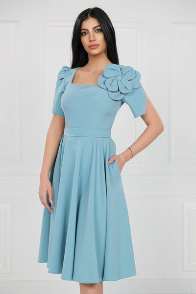 Rochie MBG bleu cu maneci despicate si floare pe umar