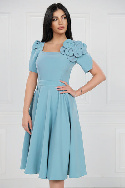 Rochie MBG bleu cu maneci despicate si floare pe umar