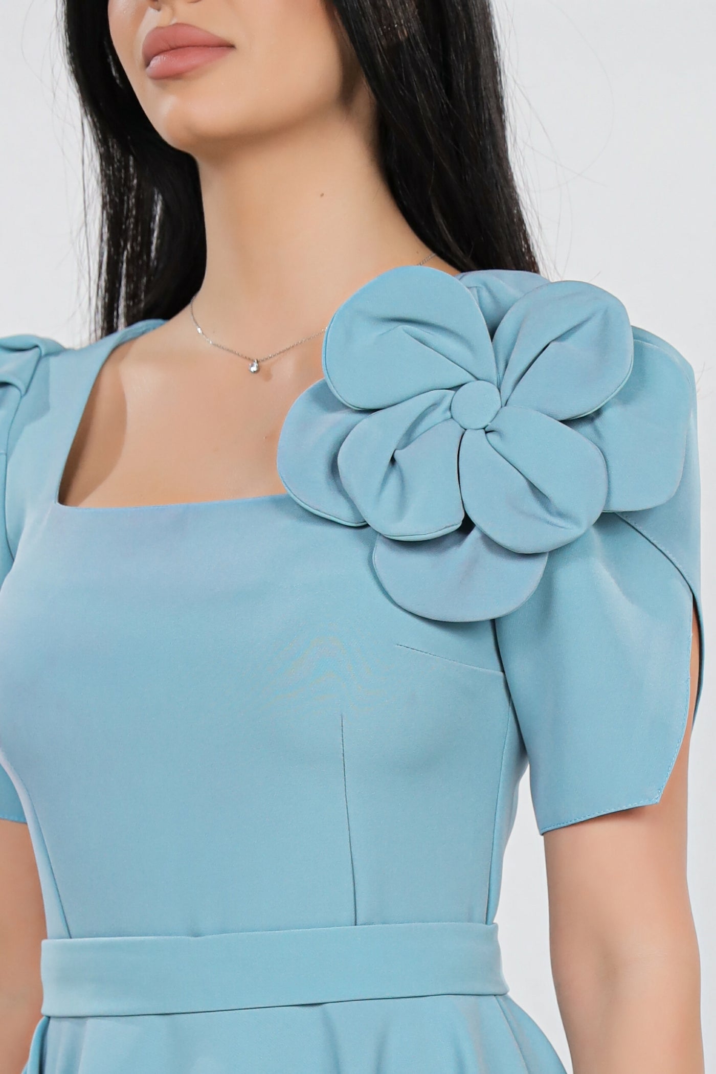 Rochie MBG bleu cu maneci despicate si floare pe umar