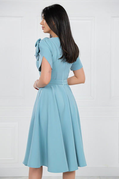 Rochie MBG bleu cu maneci despicate si floare pe umar