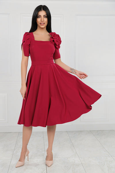 Rochie MBG magenta cu maneci despicate si floare pe umar