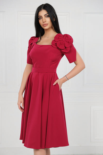 Rochie MBG magenta cu maneci despicate si floare pe umar