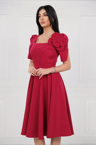 Rochie MBG magenta cu maneci despicate si floare pe umar