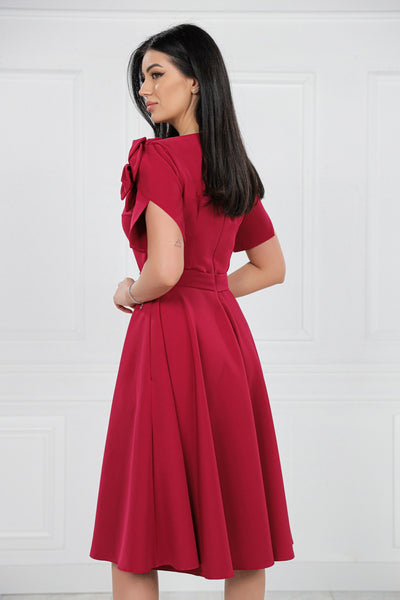 Rochie MBG magenta cu maneci despicate si floare pe umar