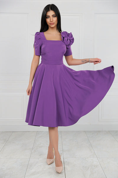 Rochie MBG mov cu maneci despicate si floare pe umar