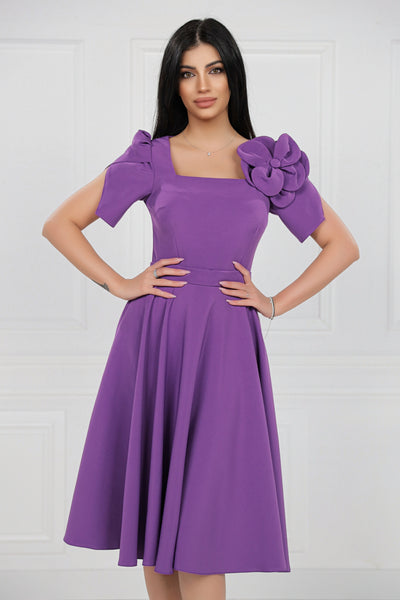 Rochie MBG mov cu maneci despicate si floare pe umar