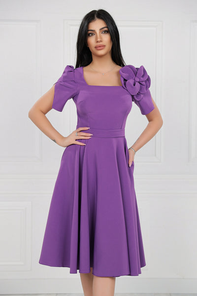 Rochie MBG mov cu maneci despicate si floare pe umar