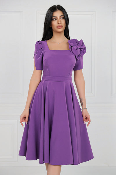 Rochie MBG mov cu maneci despicate si floare pe umar