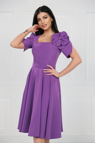 Rochie MBG mov cu maneci despicate si floare pe umar