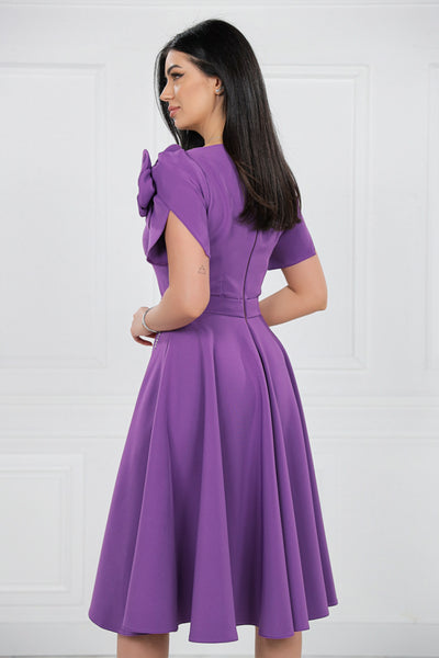 Rochie MBG mov cu maneci despicate si floare pe umar