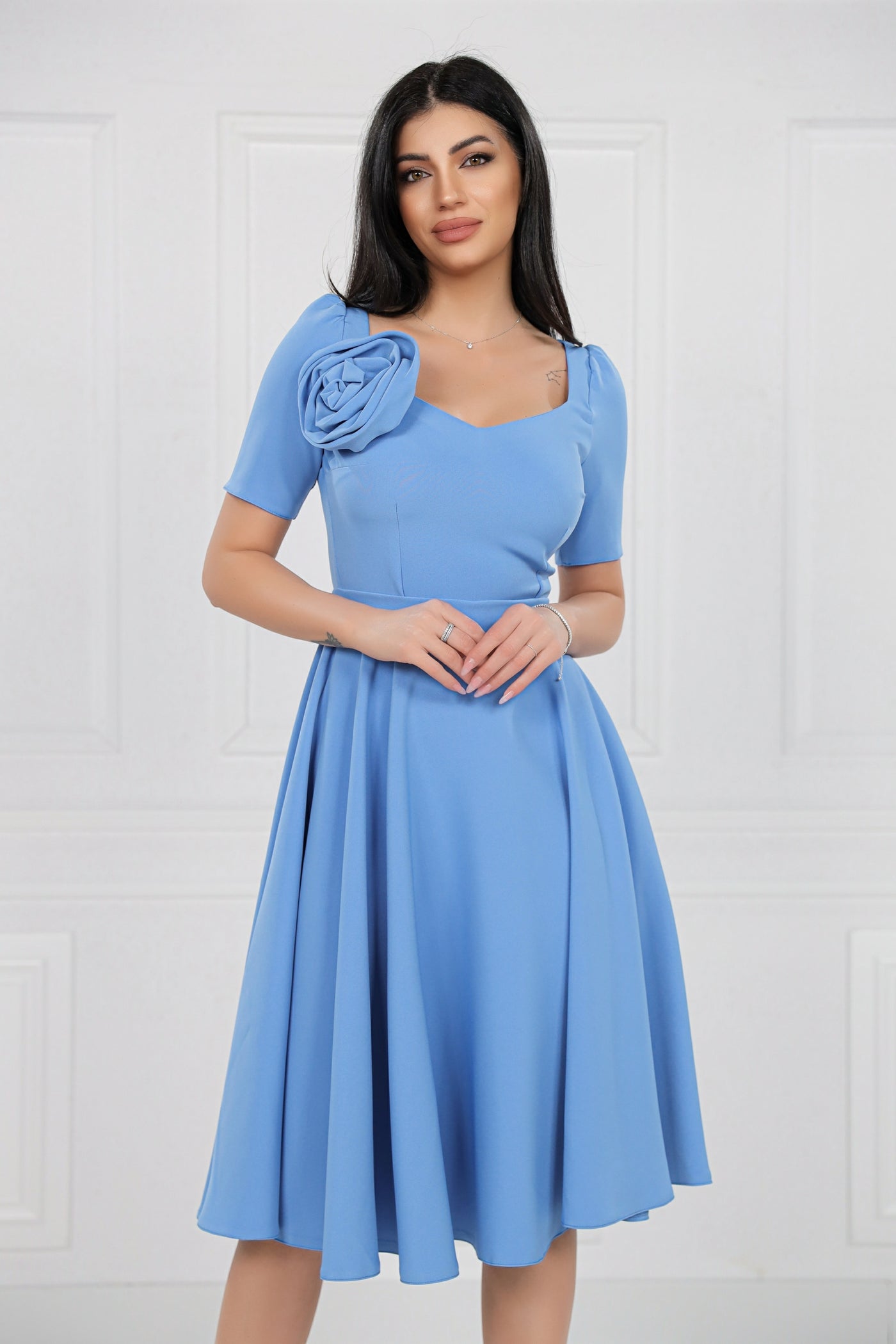 Rochie MBG bleu cu floare la decolteu