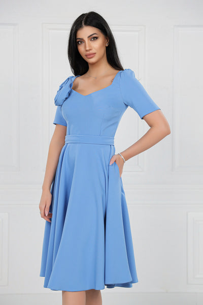 Rochie MBG bleu cu floare la decolteu