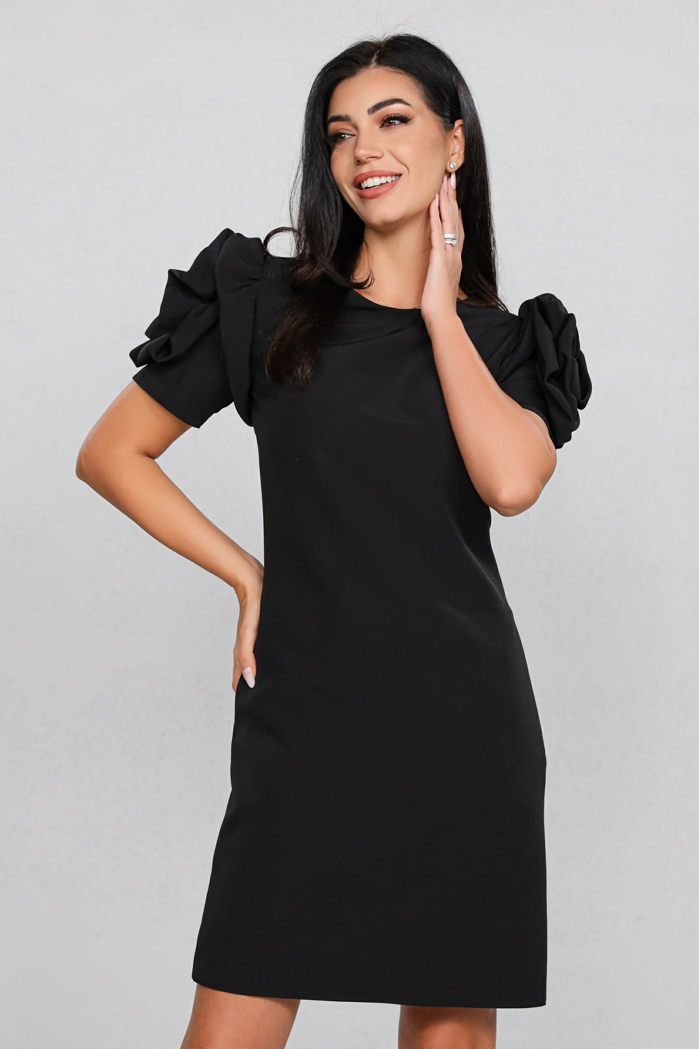 Rochie MBG neagra cu trandafir pe maneci