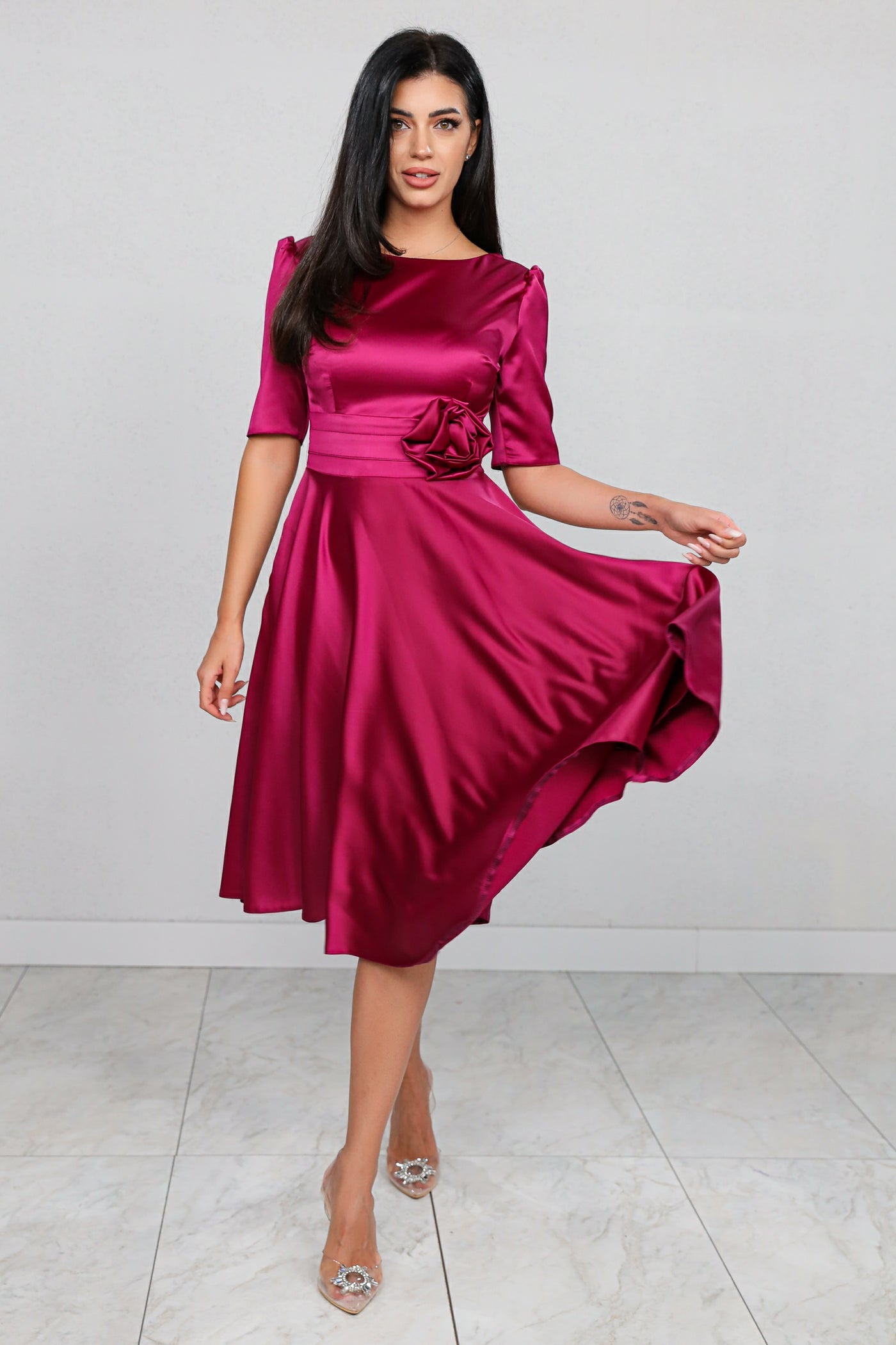 Rochie MBG magenta satinata cu floare 3D in talie
