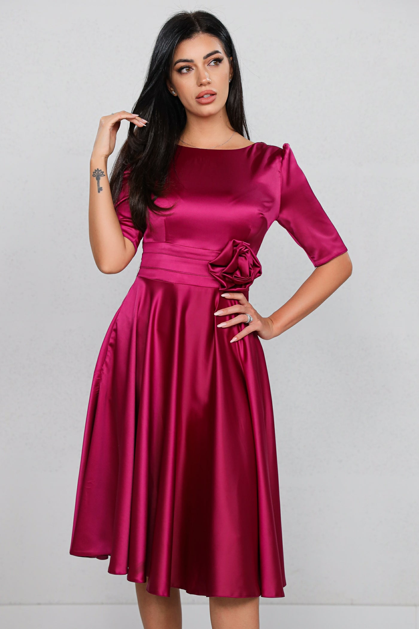 Rochie MBG magenta satinata cu floare 3D in talie