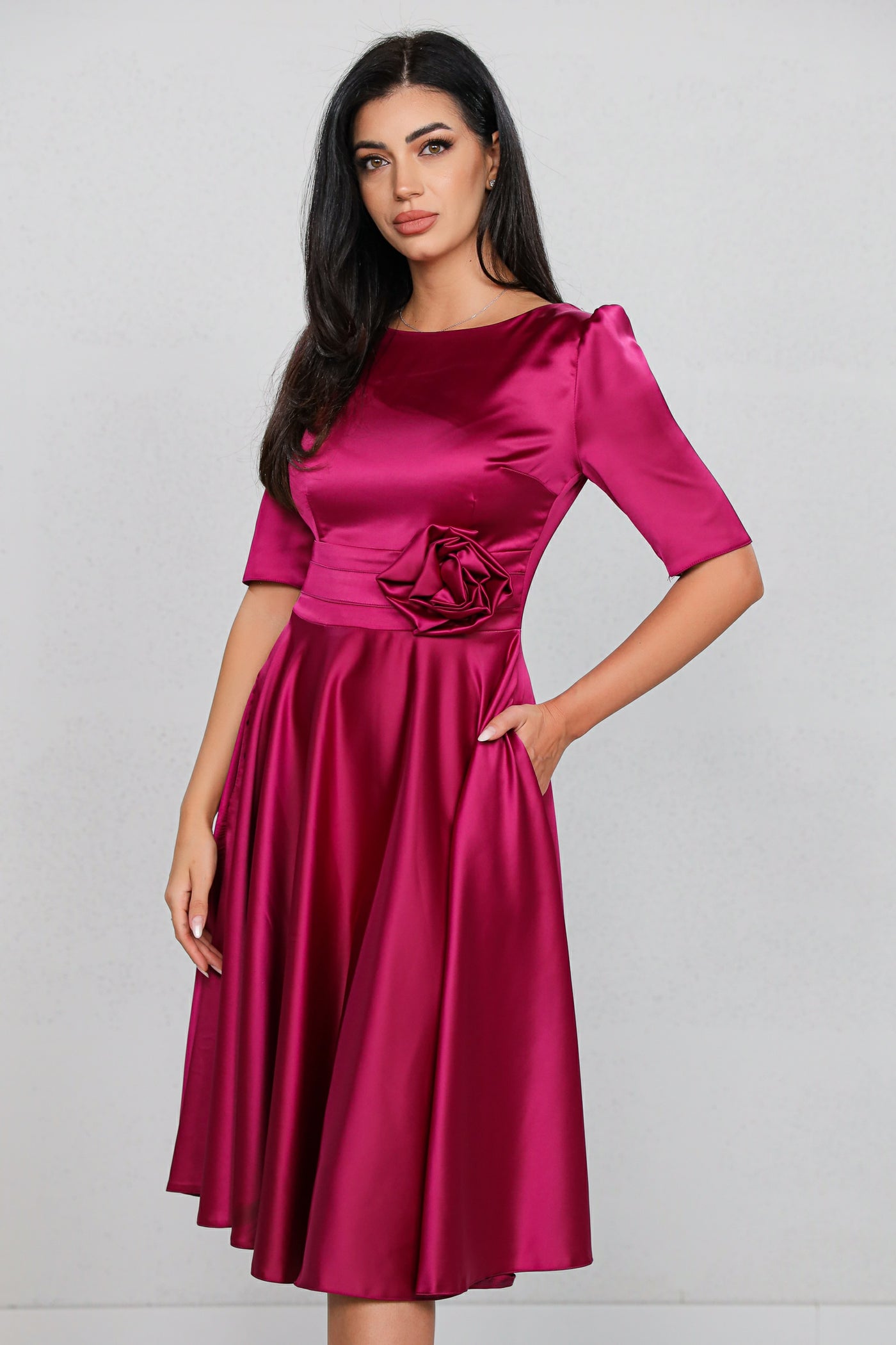 Rochie MBG magenta satinata cu floare 3D in talie