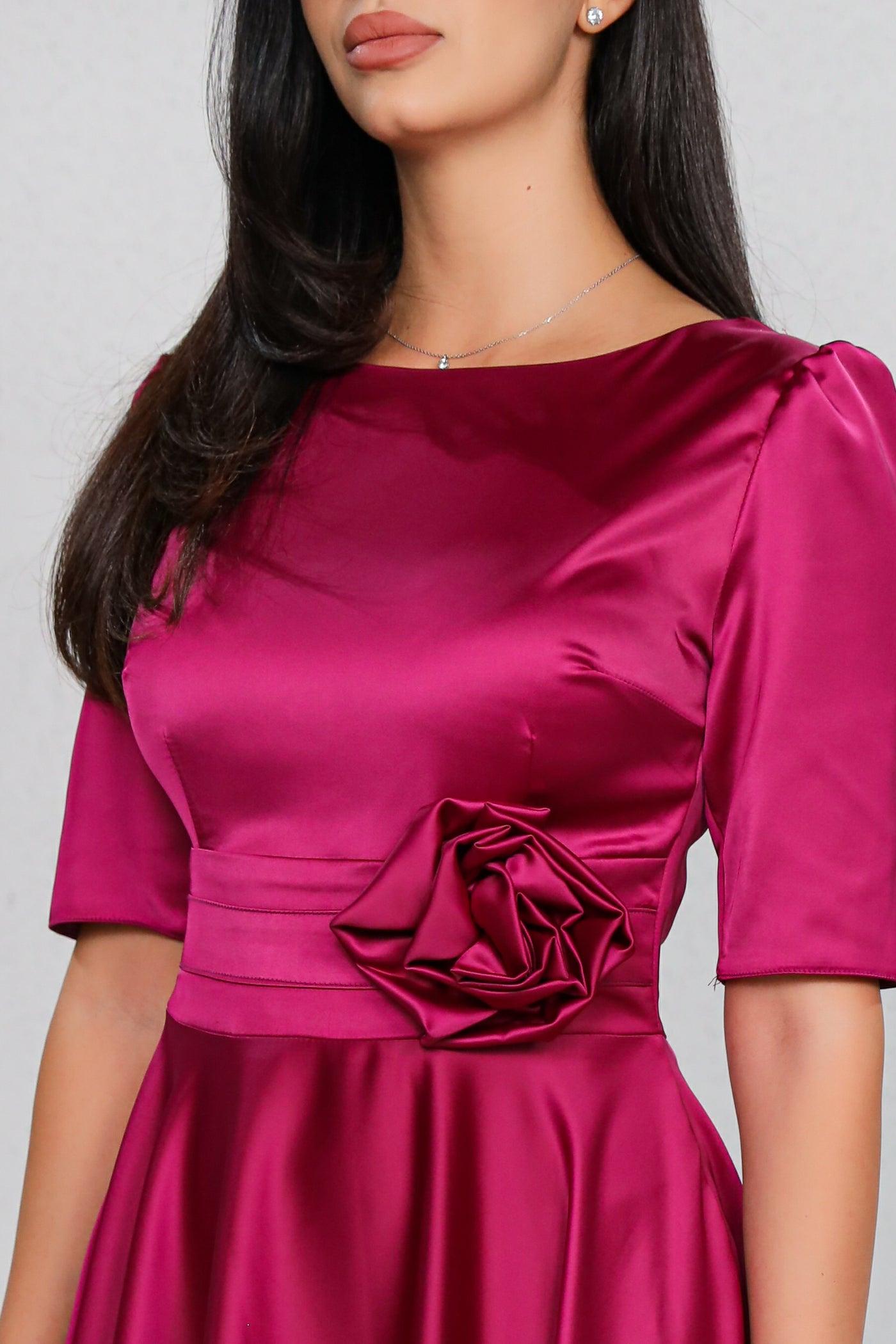 Rochie MBG magenta satinata cu floare 3D in talie