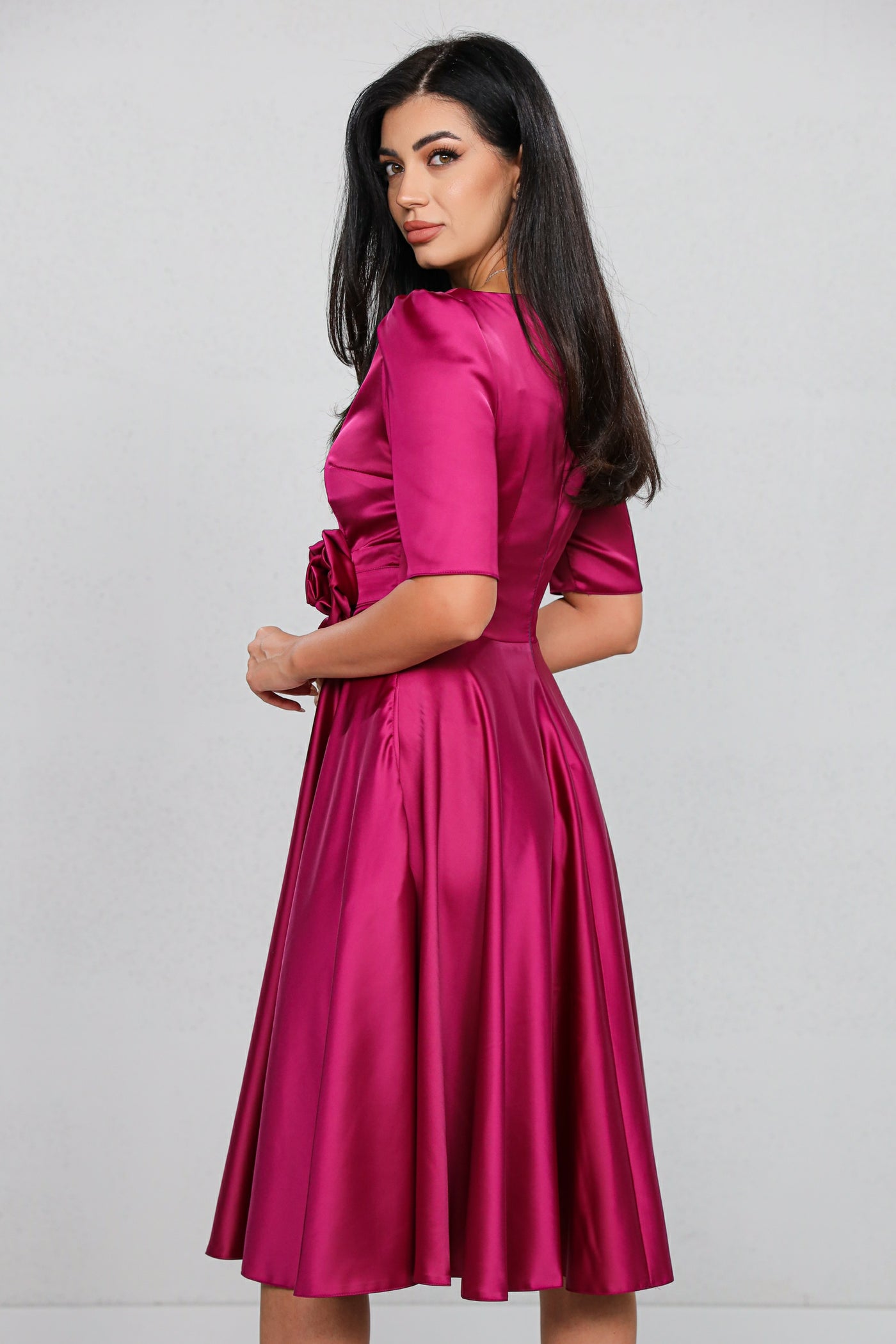 Rochie MBG magenta satinata cu floare 3D in talie