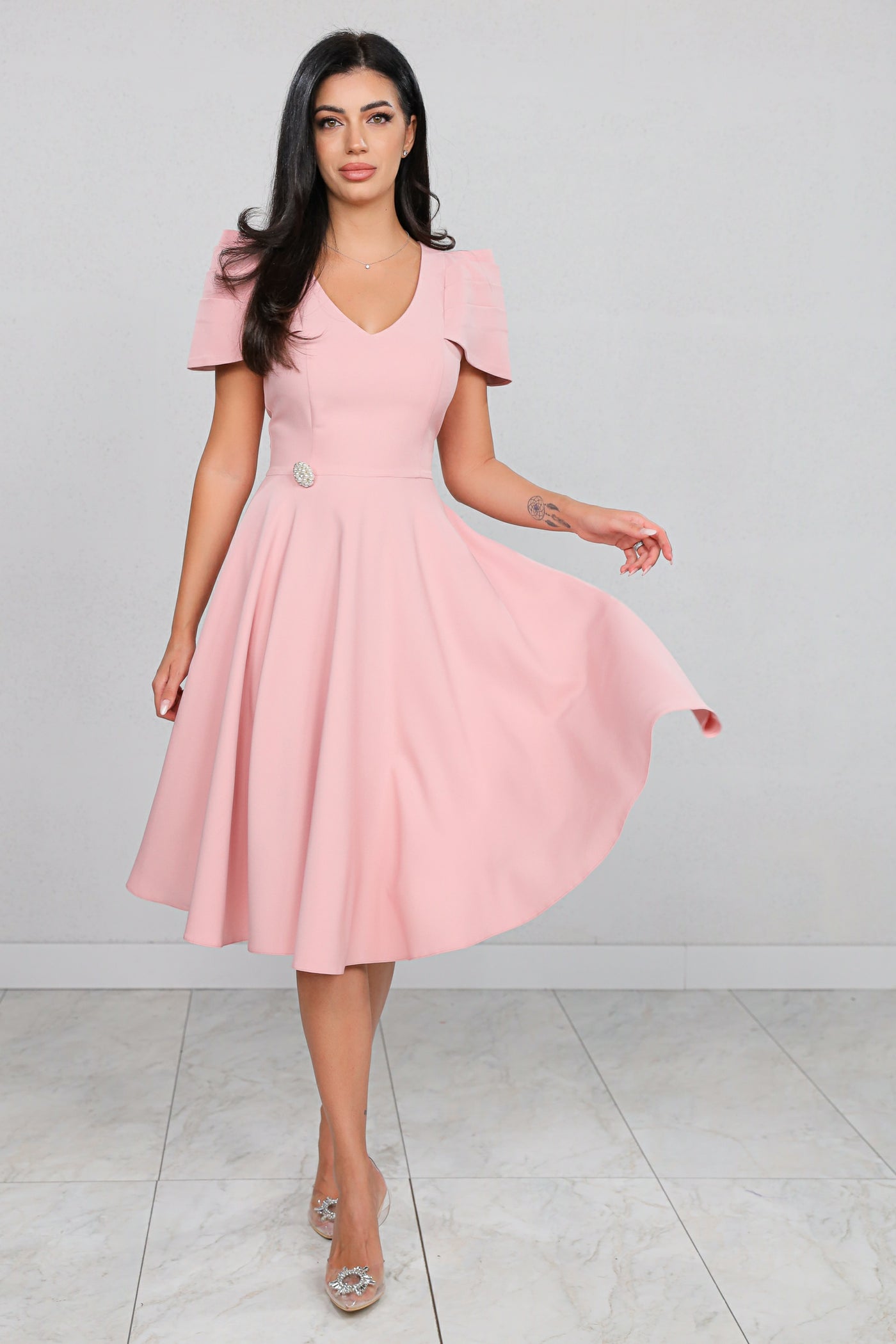 Rochie MBG roz cu maneca din falduri si accesoriu in talie