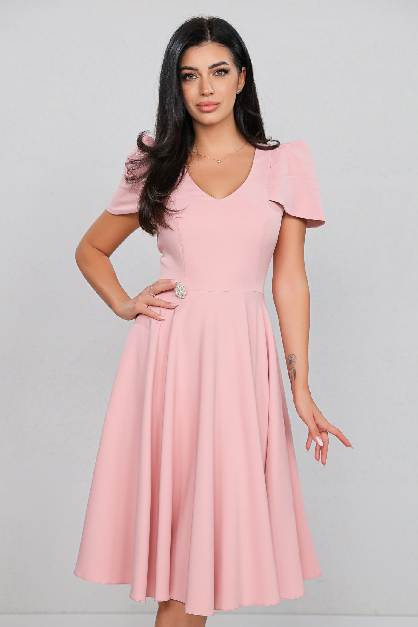 Rochie MBG roz cu maneca din falduri si accesoriu in talie