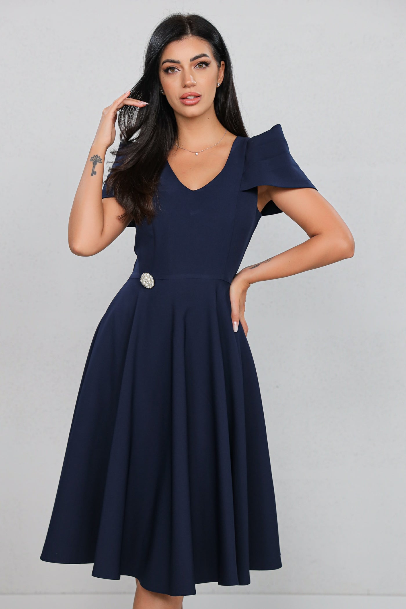 Rochie MBG bleumarin cu maneca din falduri si accesoriu in talie