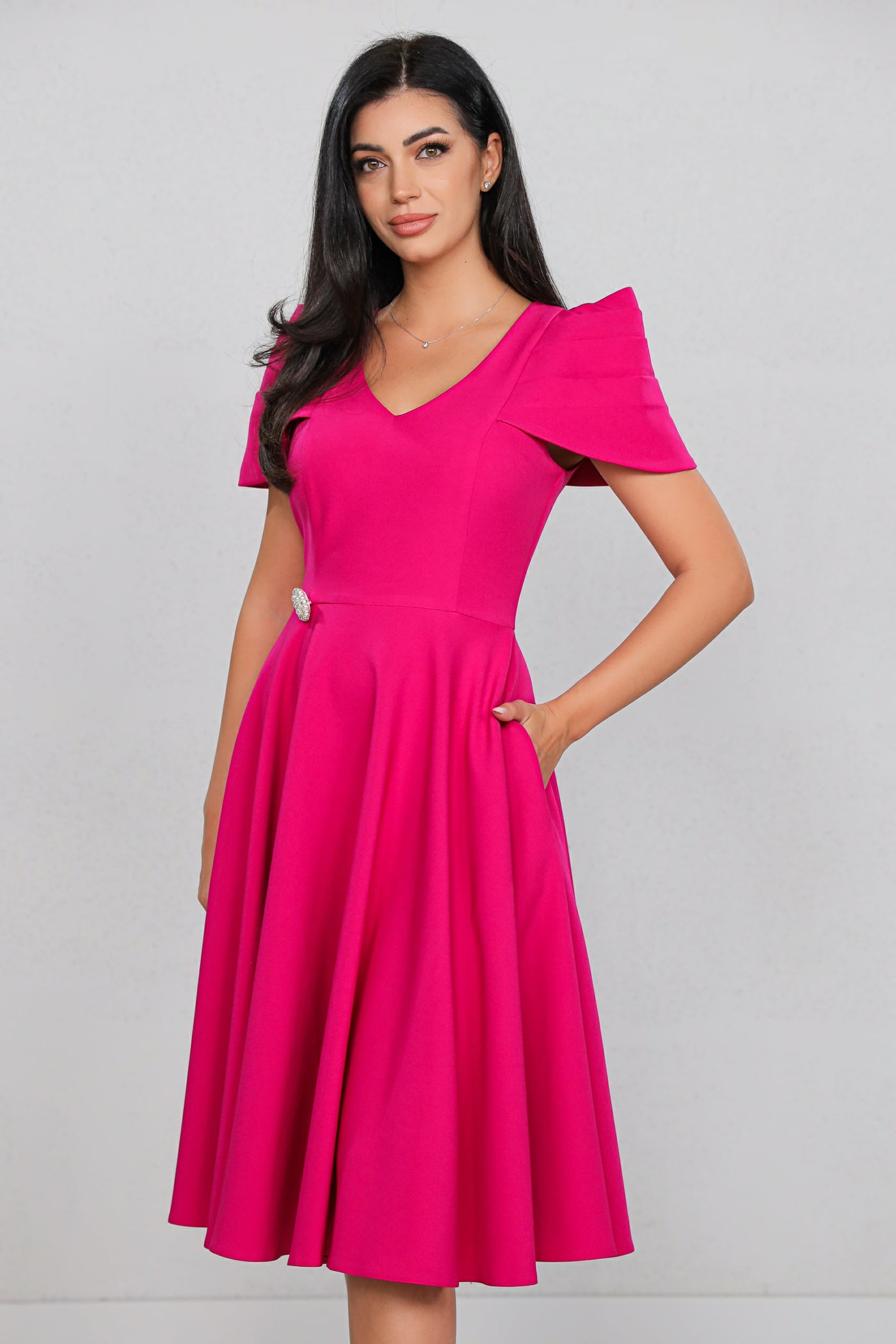 Rochie MBG fuchsia cu maneca din falduri si accesoriu in talie