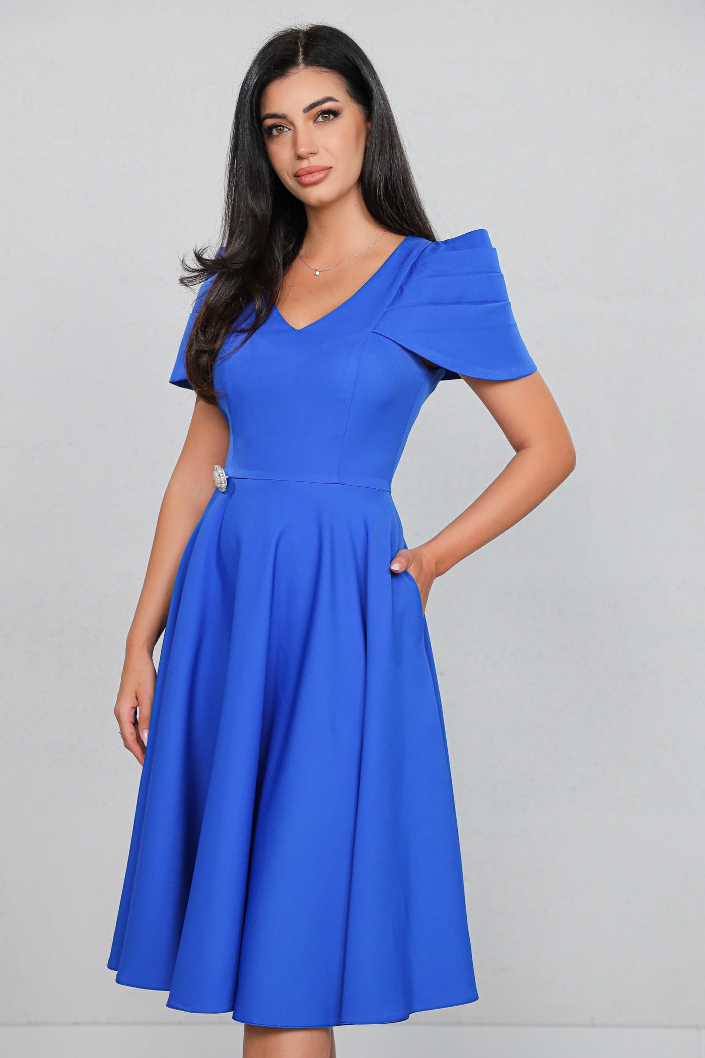 Rochie MBG albastra cu maneca din falduri si accesoriu in talie