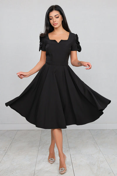 Rochie MBG neagra clos cu floare pe umar pe maneca