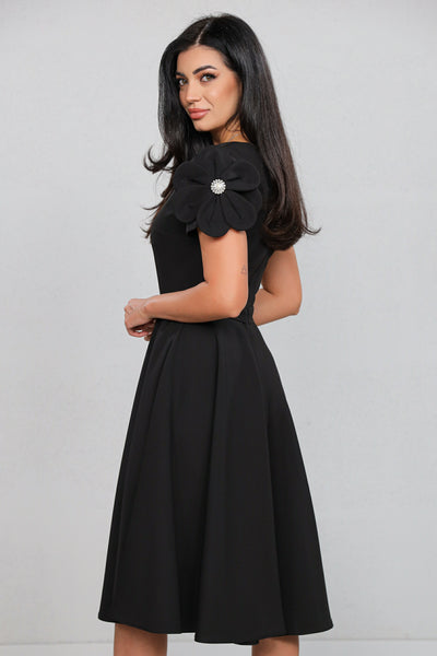 Rochie MBG neagra clos cu floare pe umar pe maneca