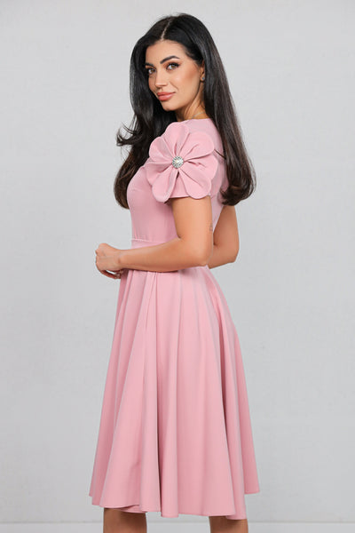 Rochie MBG roz clos cu floare pe umar pe maneca