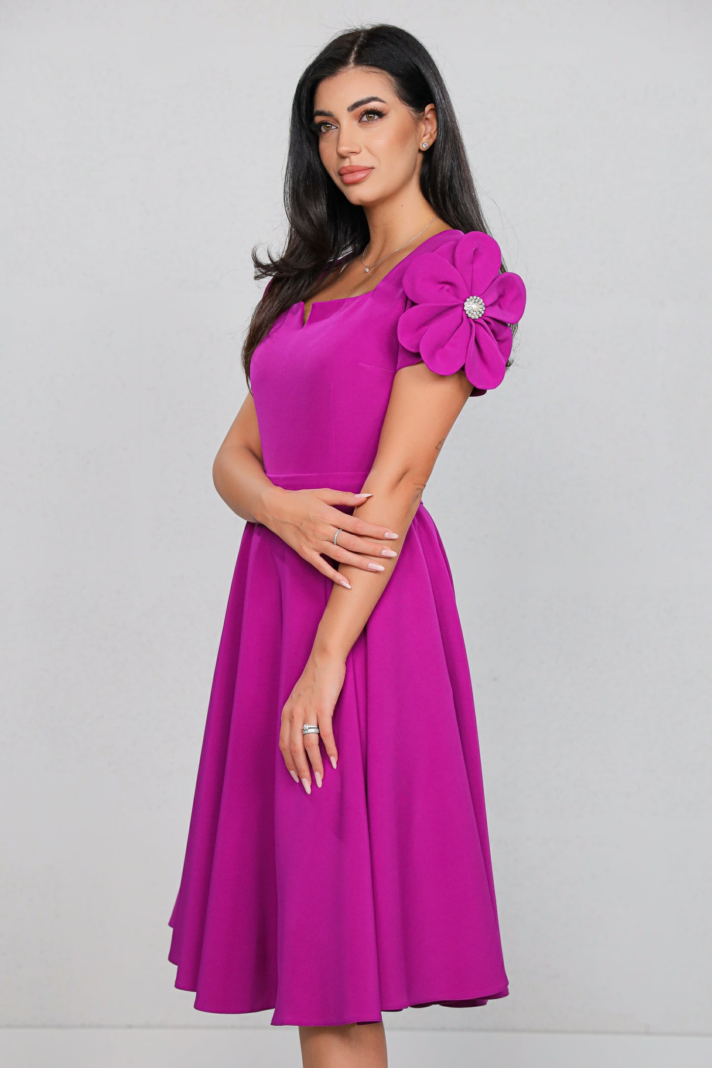 Rochie MBG mov clos cu floare pe umar pe maneca
