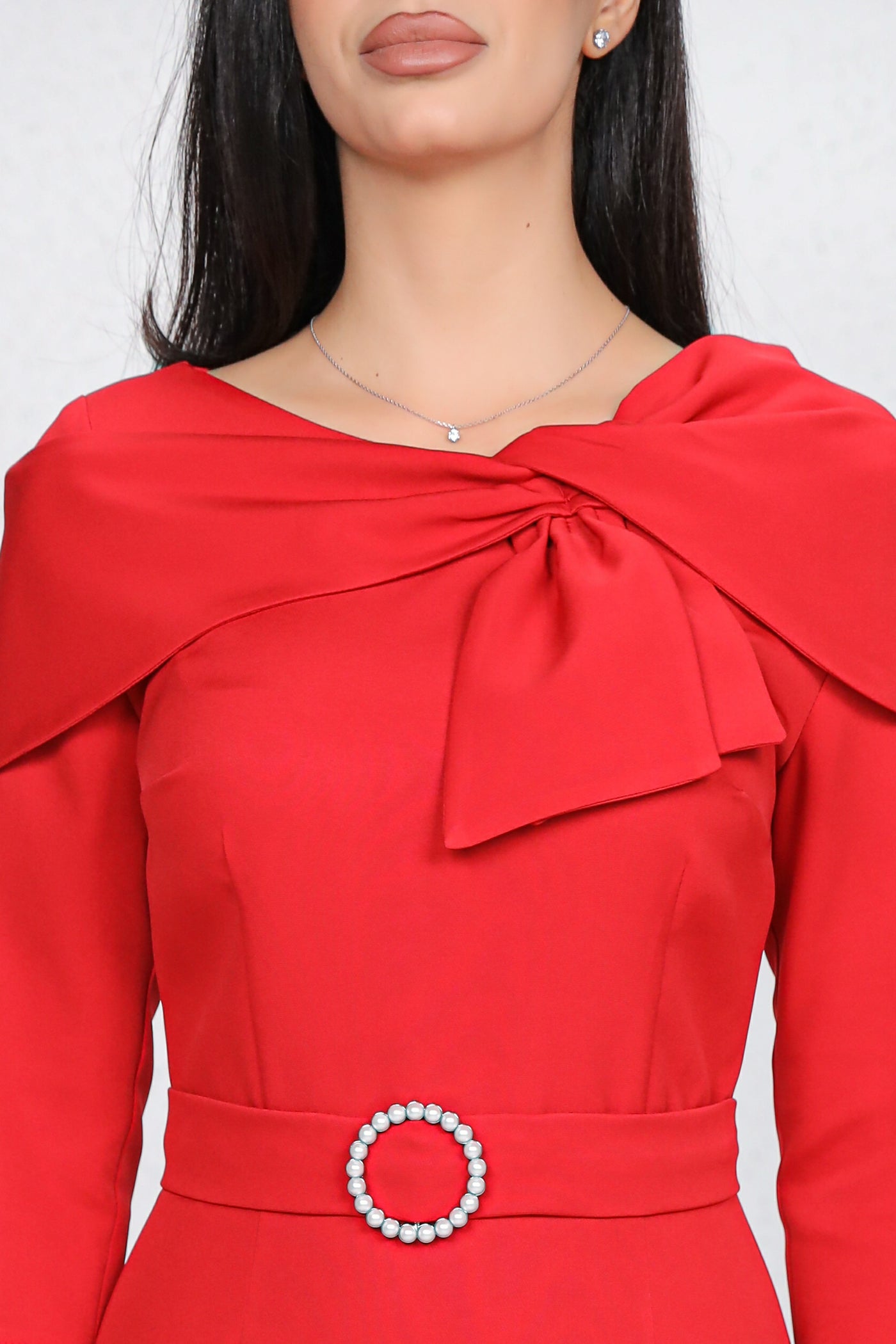 Rochie MBG rosie cu funda stilizata la decolteu si catarama cu perle