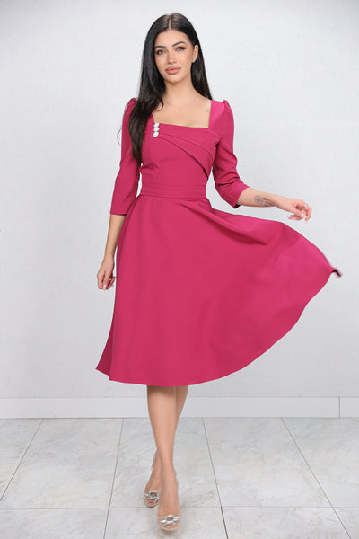 Rochie MBG magenta cu design in zona bustului accesorizat cu nasturi perlute