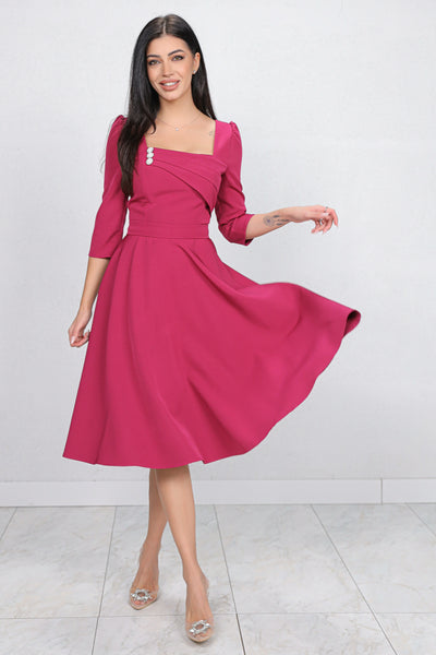 Rochie MBG magenta cu design in zona bustului accesorizat cu nasturi perlute