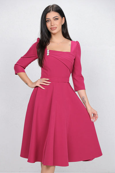 Rochie MBG magenta cu design in zona bustului accesorizat cu nasturi perlute