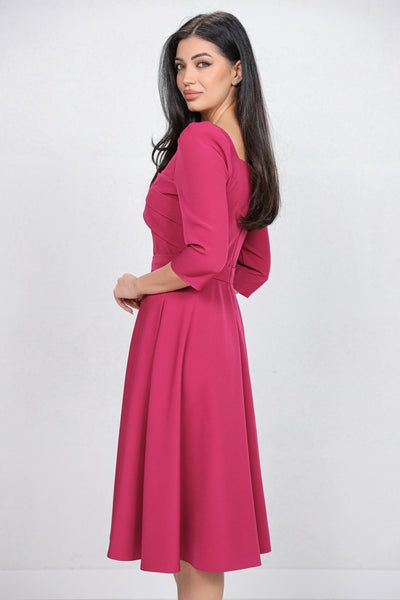 Rochie MBG magenta cu design in zona bustului accesorizat cu nasturi perlute