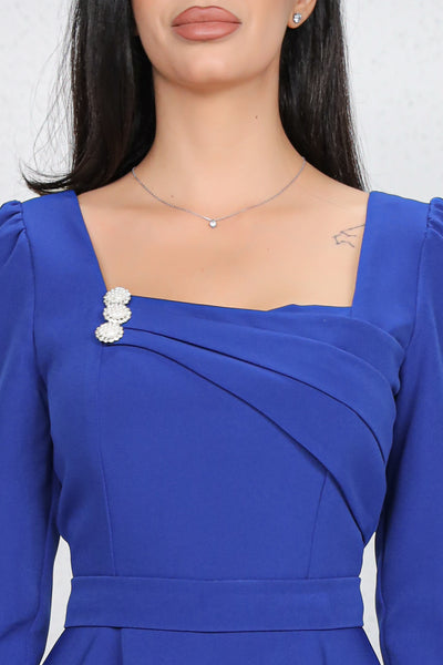 Rochie MBG albastra cu design in zona bustului accesorizat cu nasturi perlute