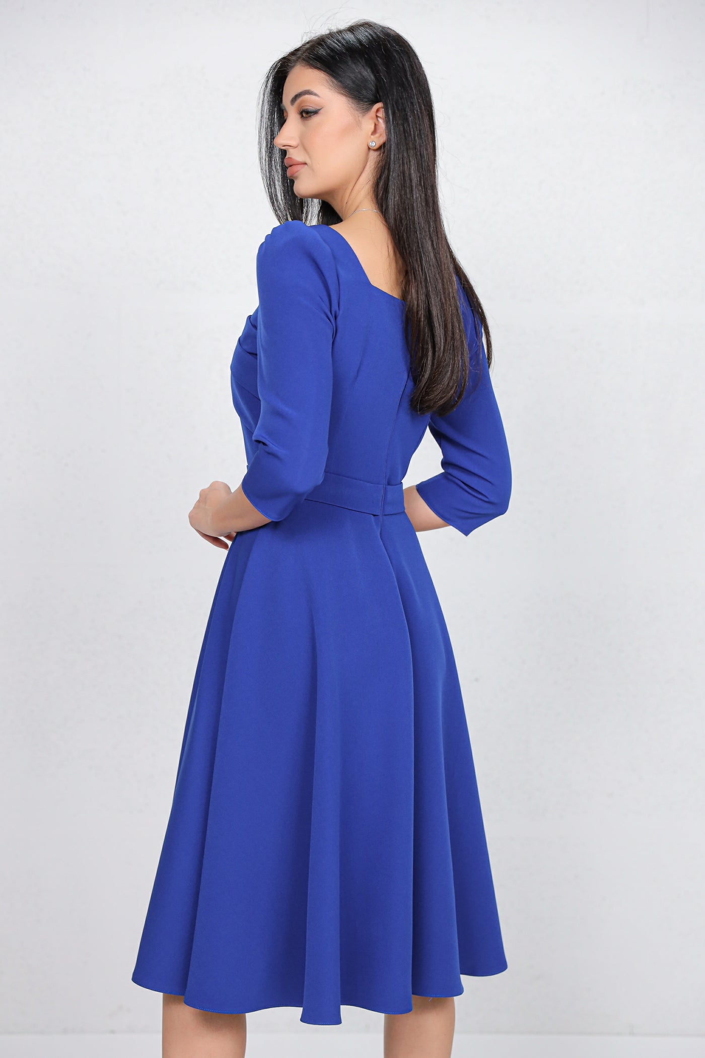 Rochie MBG albastra cu design in zona bustului accesorizat cu nasturi perlute