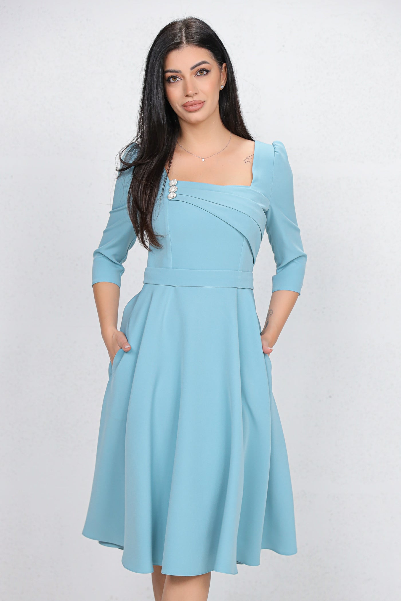 Rochie MBG bleu cu design in zona bustului accesorizat cu nasturi perlute