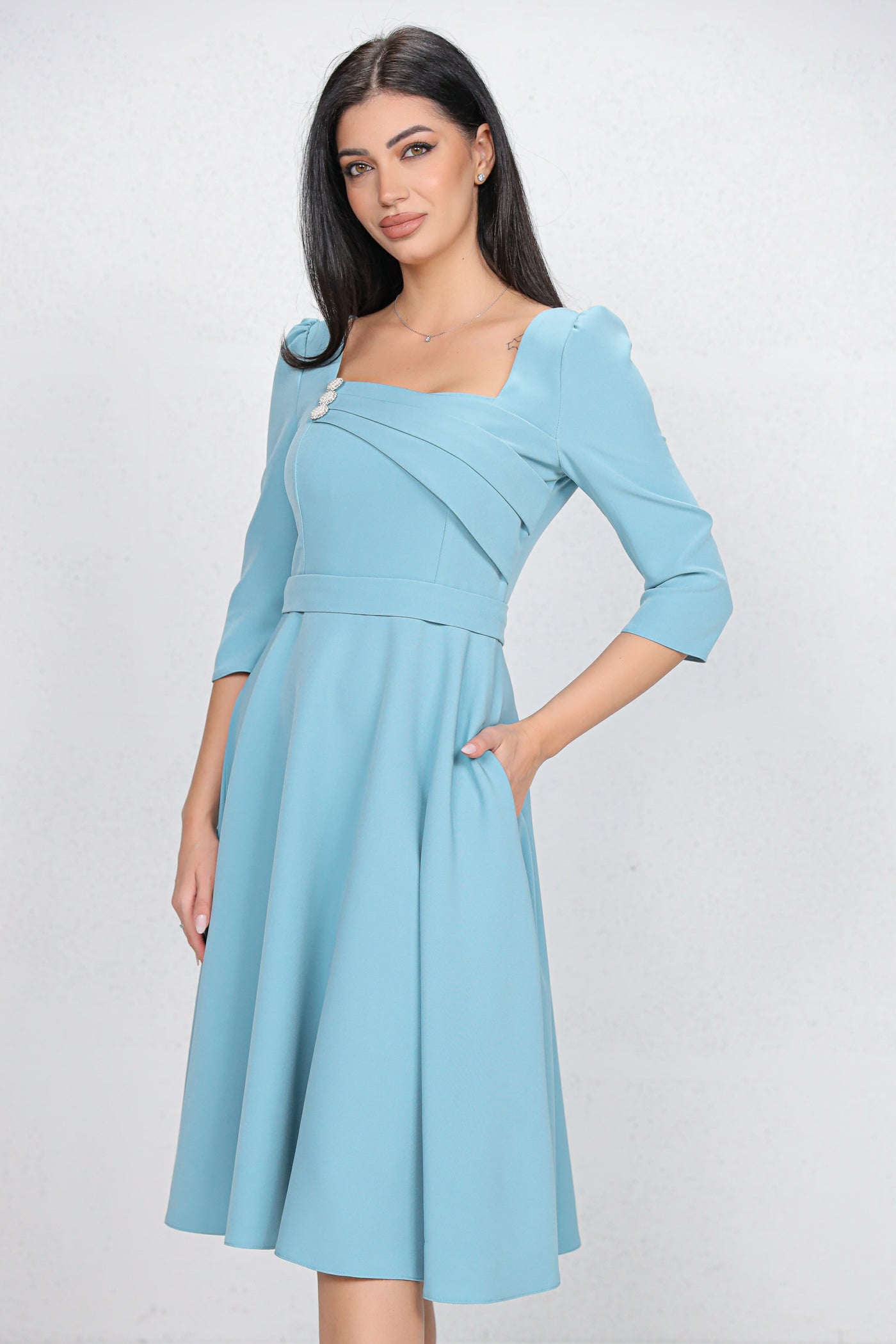 Rochie MBG bleu cu design in zona bustului accesorizat cu nasturi perlute