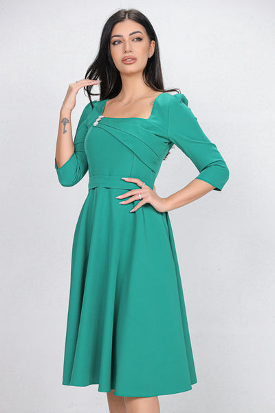 Rochie MBG verde cu design in zona bustului accesorizat cu nasturi perlute