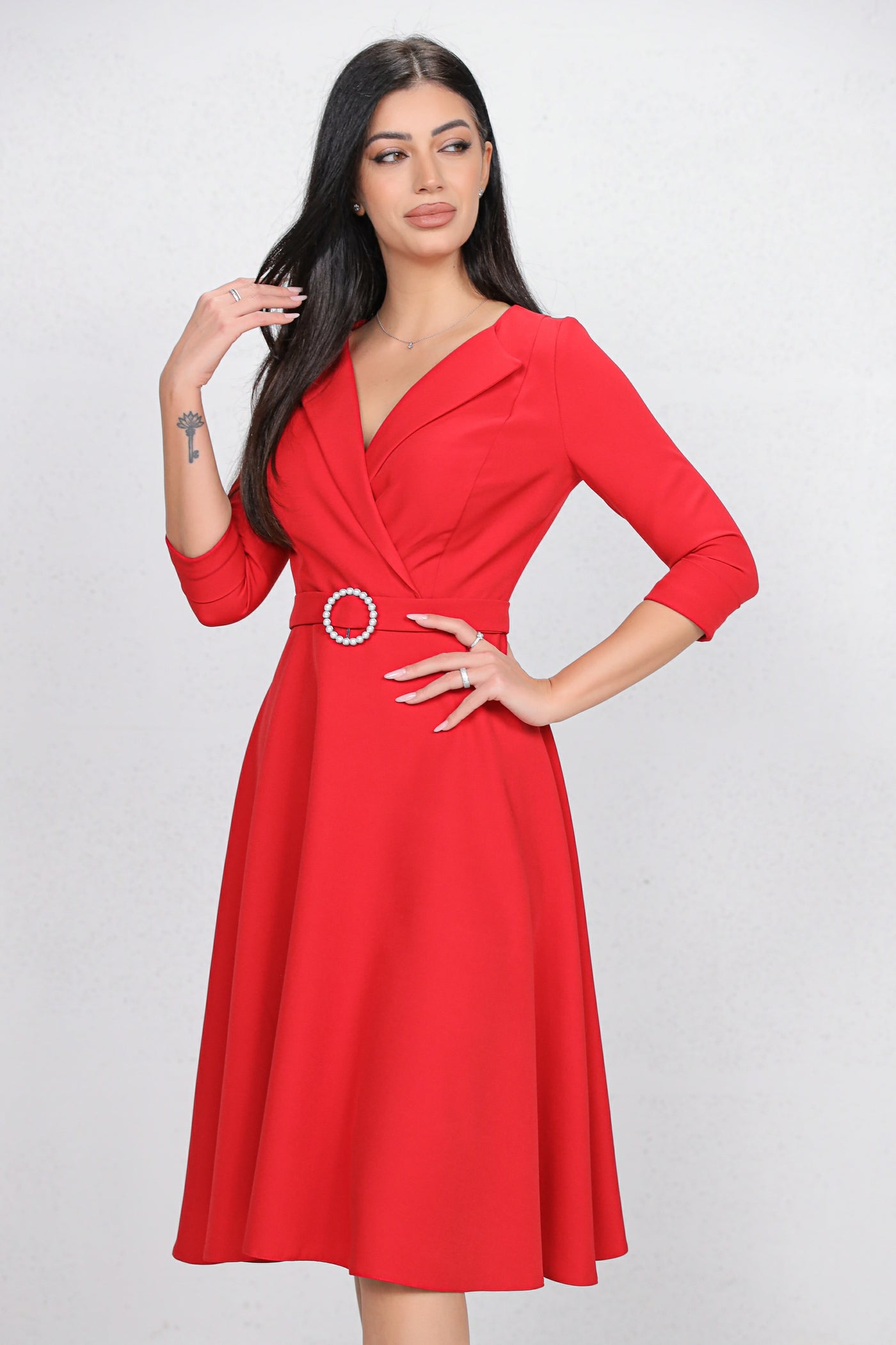 Rochie MBG rosie cu revere si catarama cu perle