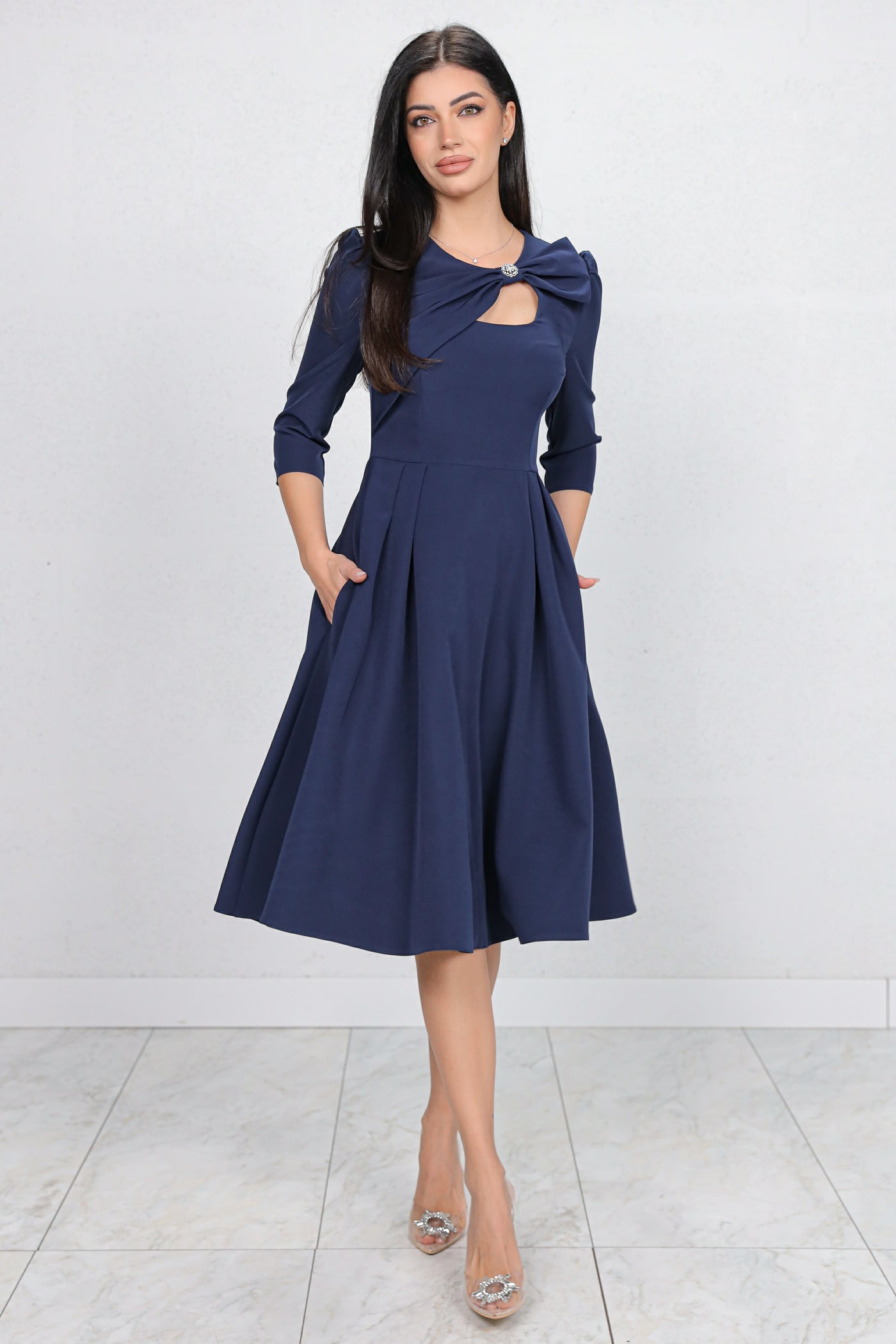 Rochie MBG bleumarin cu funda 3D pe umar si decupaj la decolteu