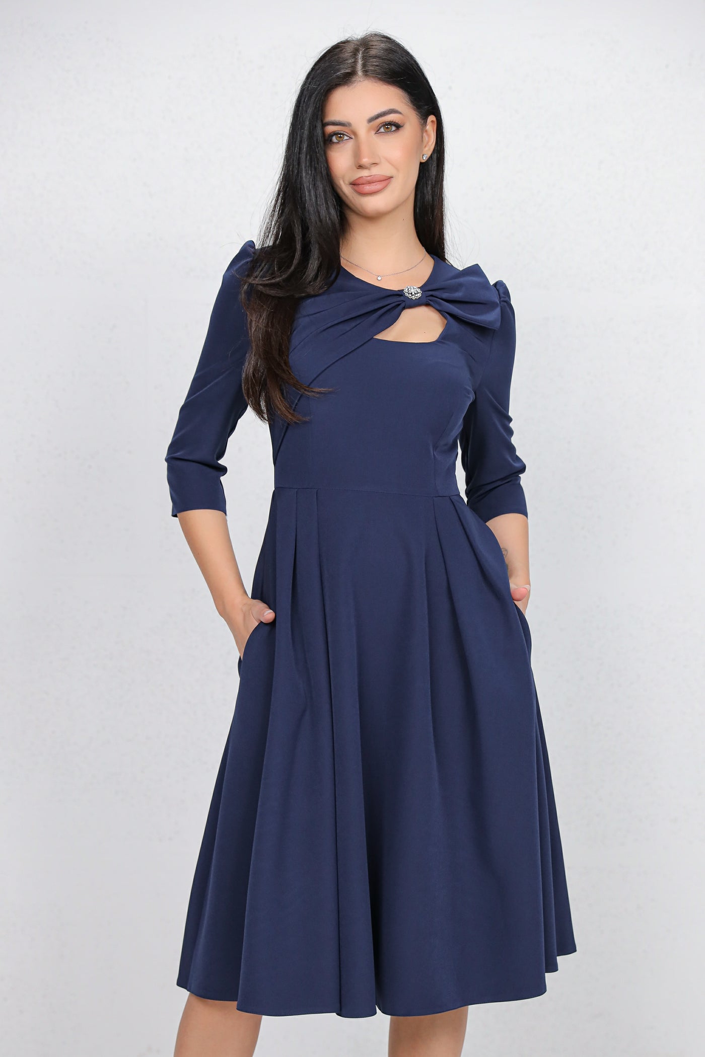 Rochie MBG bleumarin cu funda 3D pe umar si decupaj la decolteu