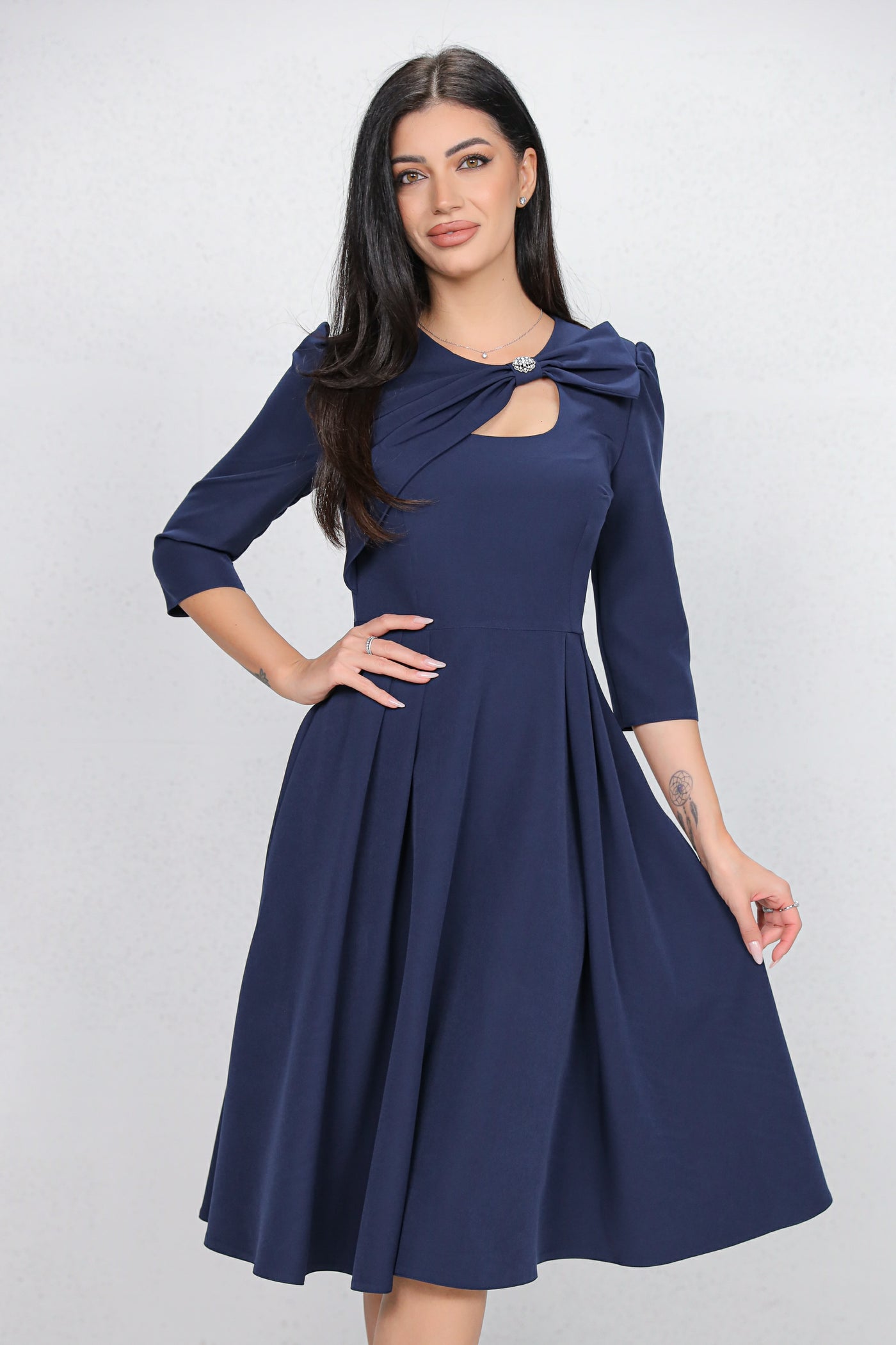 Rochie MBG bleumarin cu funda 3D pe umar si decupaj la decolteu