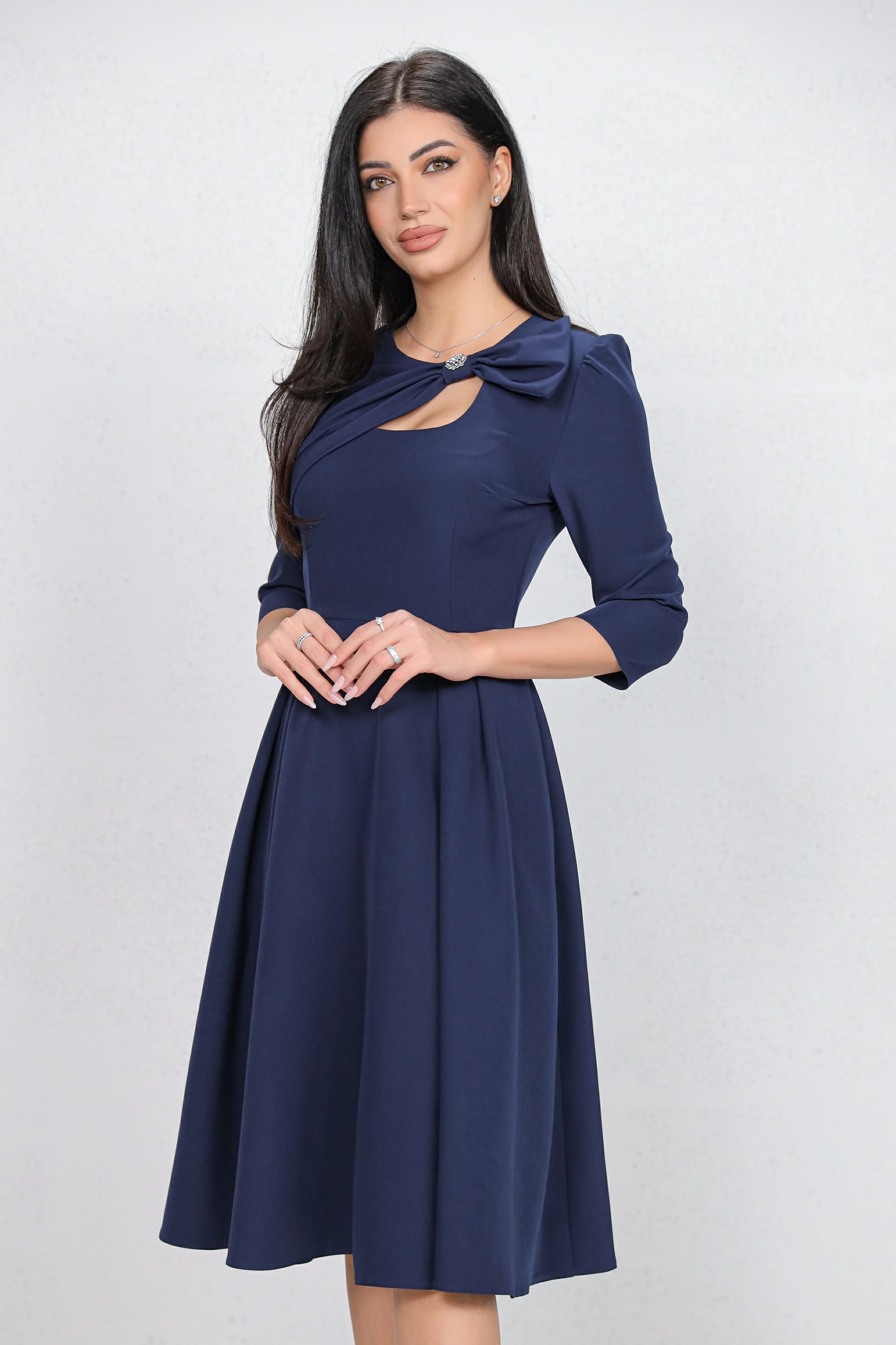 Rochie MBG bleumarin cu funda 3D pe umar si decupaj la decolteu