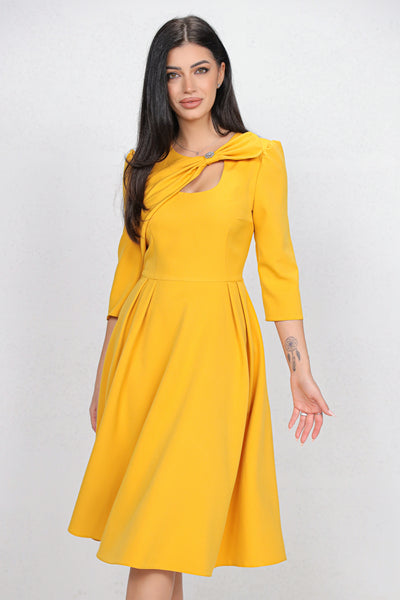 Rochie MBG galbena cu funda 3D pe umar si decupaj la decolteu