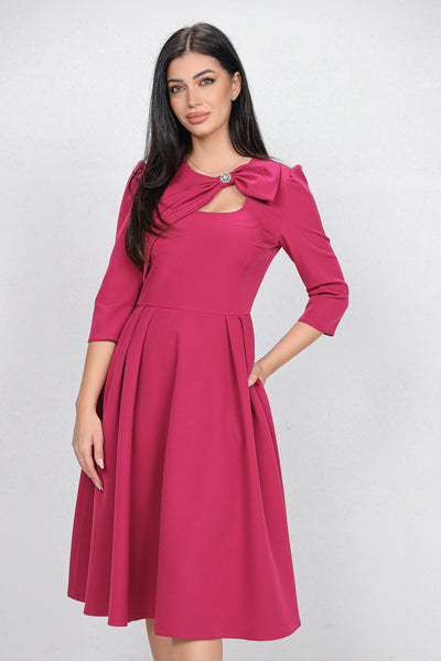 Rochie MBG magenta cu funda 3D pe umar si decupaj la decolteu