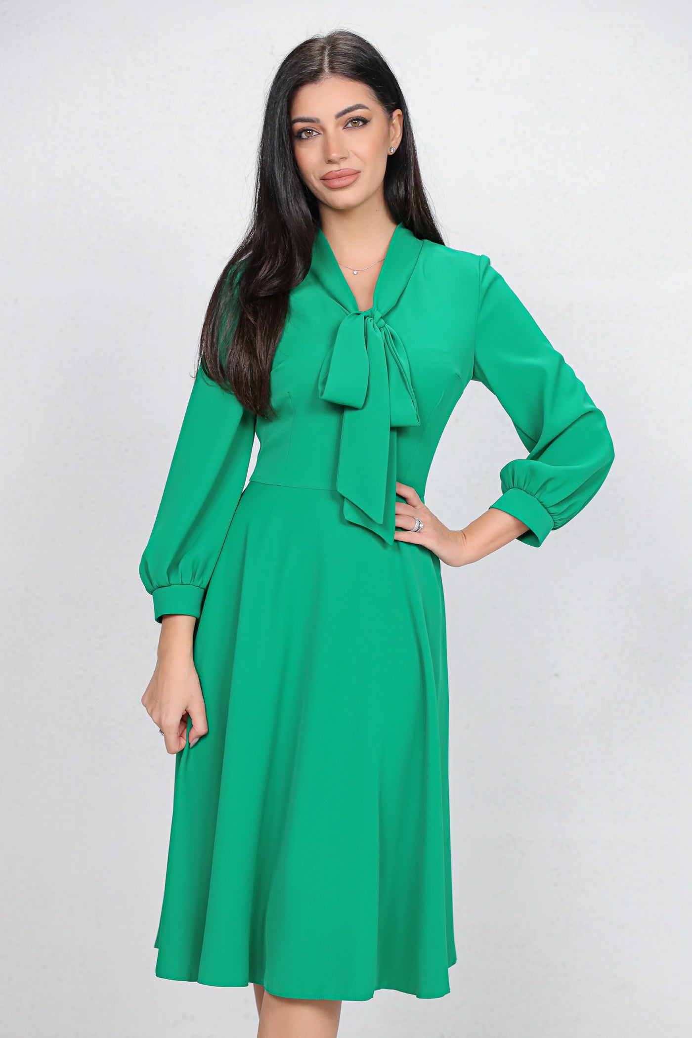 Rochie MBG verde cu guler tip esarfa