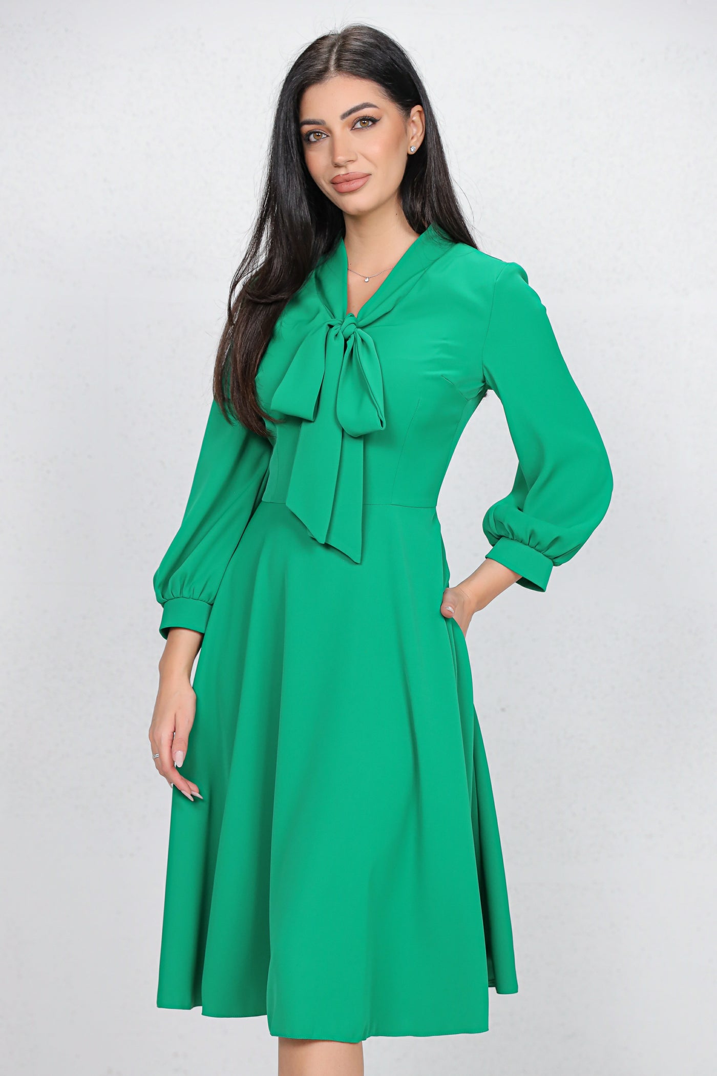 Rochie MBG verde cu guler tip esarfa
